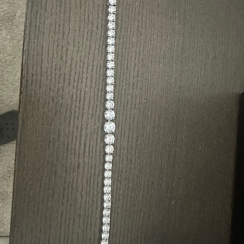 Italo Graduated White Sapphire Tennis Bracelet